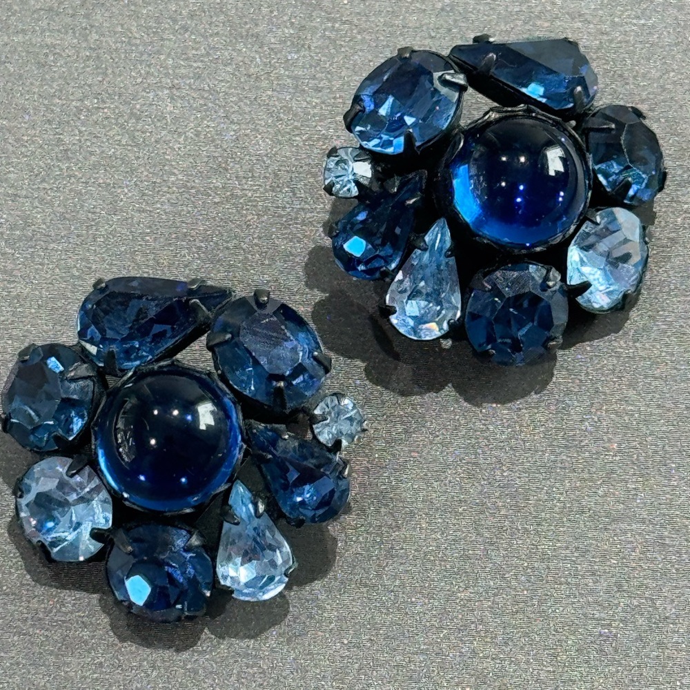 Regency Vintage Blue Rhinestone Japanned Clip Earrings. - Picture 4 of 7